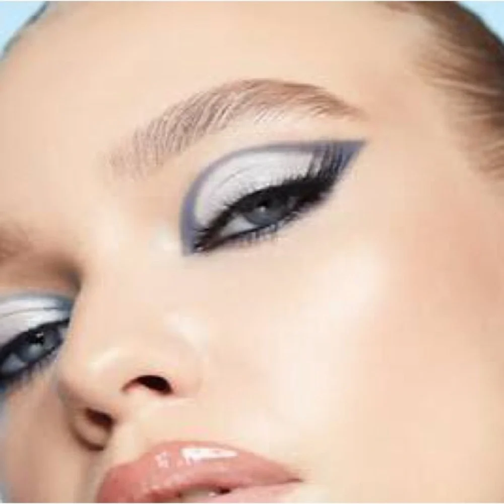 Stila Suede Shade Liquid Eye Shadow: Sheer Powder - Picture 9 of 10